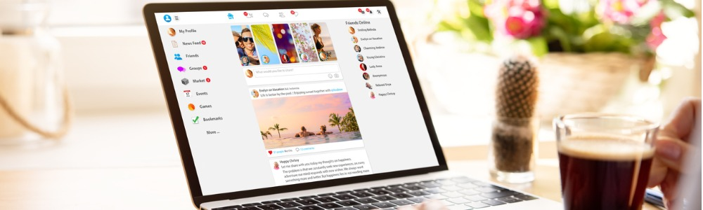 emprendedor trabajando en las redes sociales de su negocio