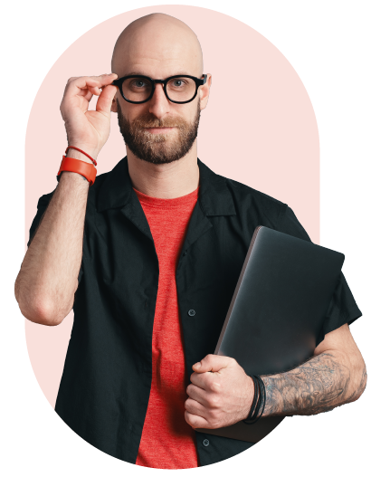 emprendedor joven con su notebook